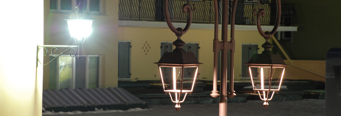 Lampada tradizionale a lanterna e lampada a lanterna dopo il retrofit a full-cut-off
