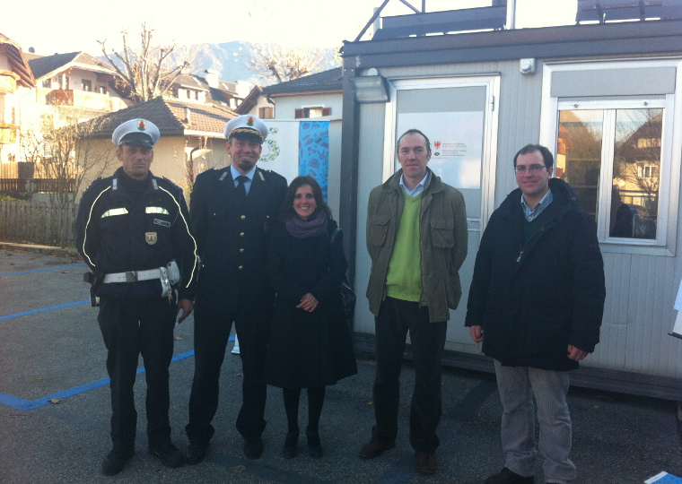 15 novembre 2011: visita alla stazione di misura della qualità dell'aria di Brunico (Foto: Agenzia provinciale per l'ambiente)