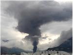 Una nube di fumo si è alzata questa mattina (8 maggio) su Bolzano a causa di un incendio. Foto scattata alle 9.30 dalla Centrale della Protezione Civile, in via Druso (Foto: LPA/Maja Clara)