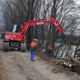 Procedono i lavori di taglio egli alberi lungo le sponde dell’Adige (qui siamo a Gargazzone)