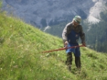 La prima "Dolomites UNESCO LabFest" è dedicata all’attività dello sfalcio (Foto Ufficio parchi naturali)