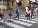 Passi per il clima: scolari, genitori e insegnanti si muovono a piedi e rinunciano all’auto