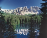Le Dolomiti direttamente a casa grazie a Google: nella foto, il lago di Carezza (Foto Ufficio parchi naturali)